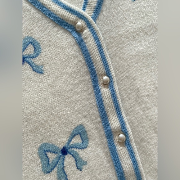 Vintage | Union-Made Bow Sweater - Picture 4 of 8